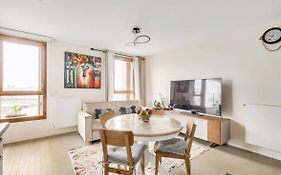 Chic Appartement Sacré Cœur of Paris with Parking